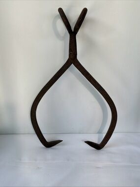 ANTIQUE/VINTAGE IRON ICE HAY BLOCK TONGS, PRIMITIVE,RUSTIC 18 Inch